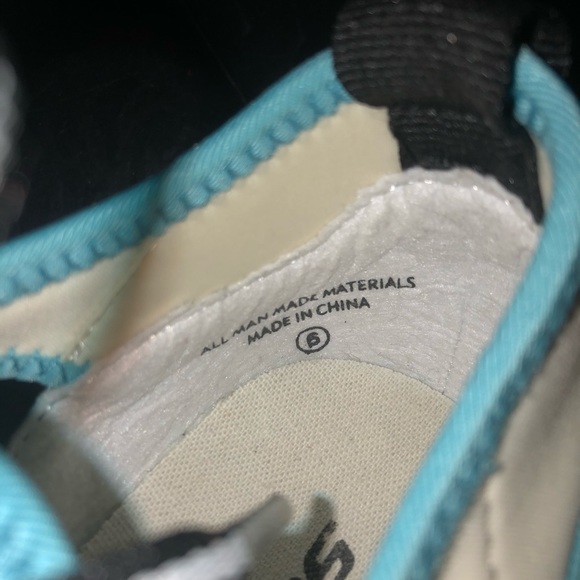 SODA SNEAKERS 6.5 / 7 WOMEN SIZE TENNIS SHOE PRIMARY COLORS - Picture 4 of 4